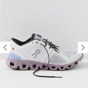 Worn once - Cloud X 3 Shift Sneakers White / Heron